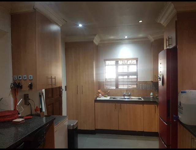 4 BEDROOM HOUSE FOR SALE IN OLIEVENHOUTBOSCH